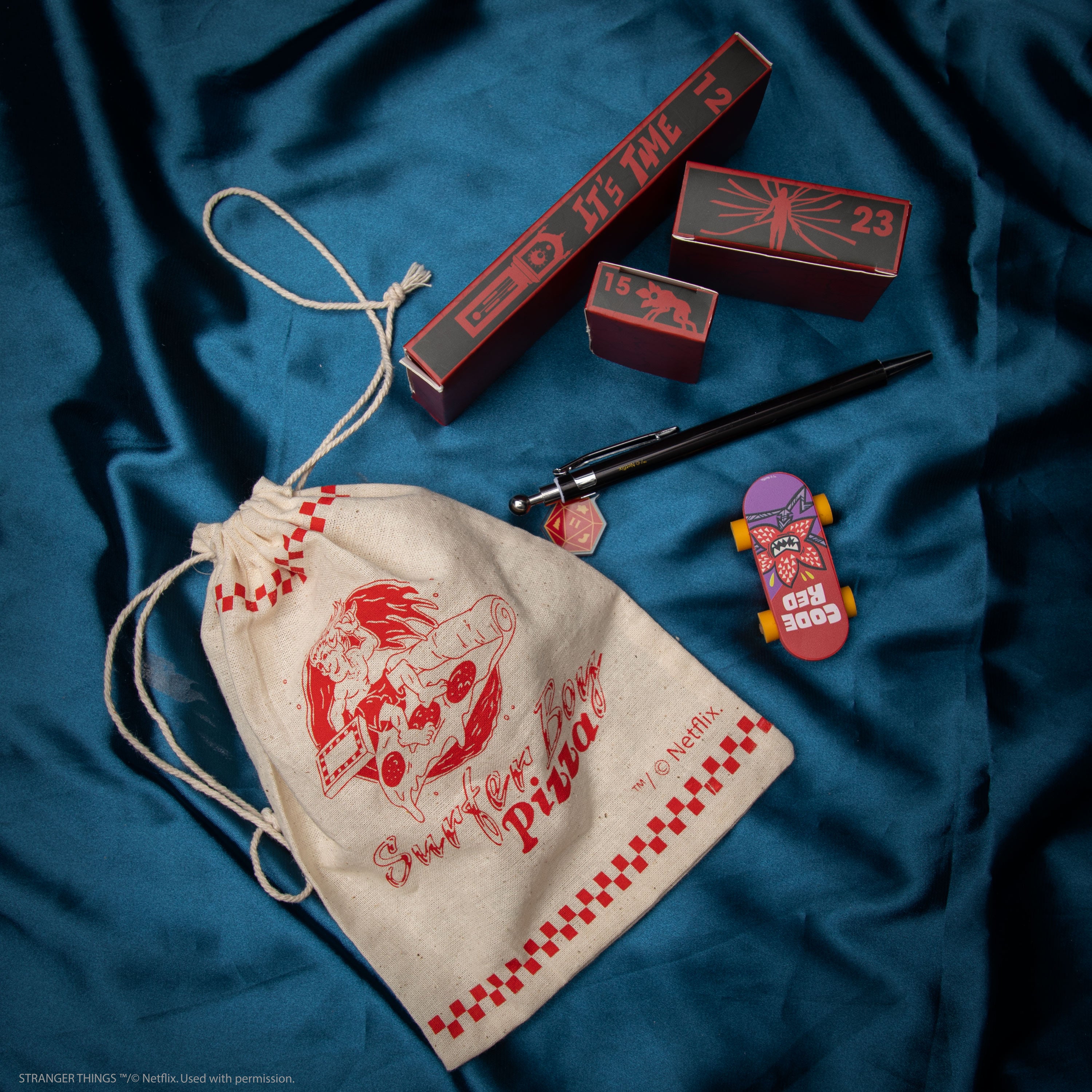 Stranger Things Deluxe Advent Calendar 2024 Cinereplicas Stranger Things Deluxe Advent Calendar 2024 Cinereplicas