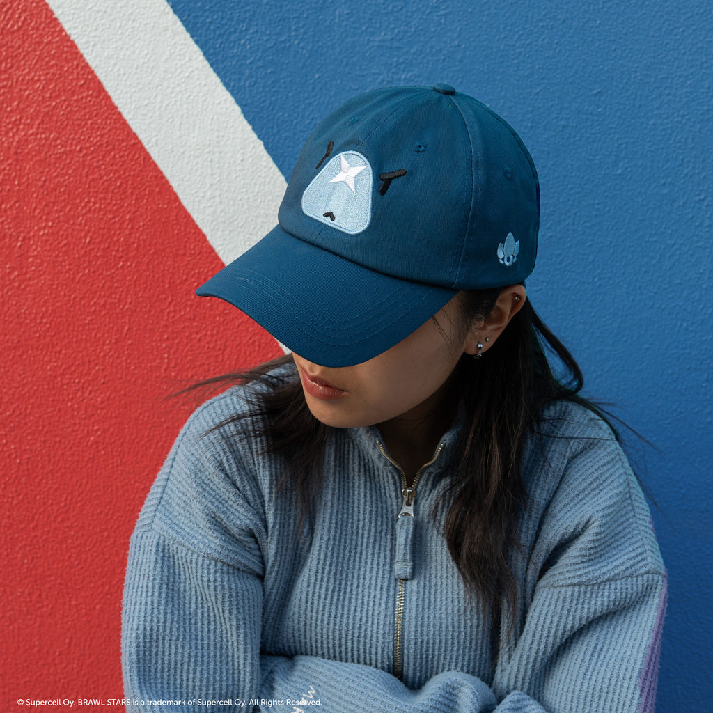 Gorra de béisbol con diseño de cuervo