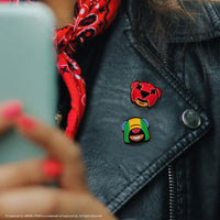 Set de 2 pins de Nita y Leon
