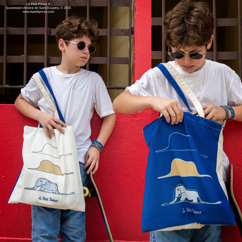 Bolsa tote con una boa constrictora digiriendo un elefante