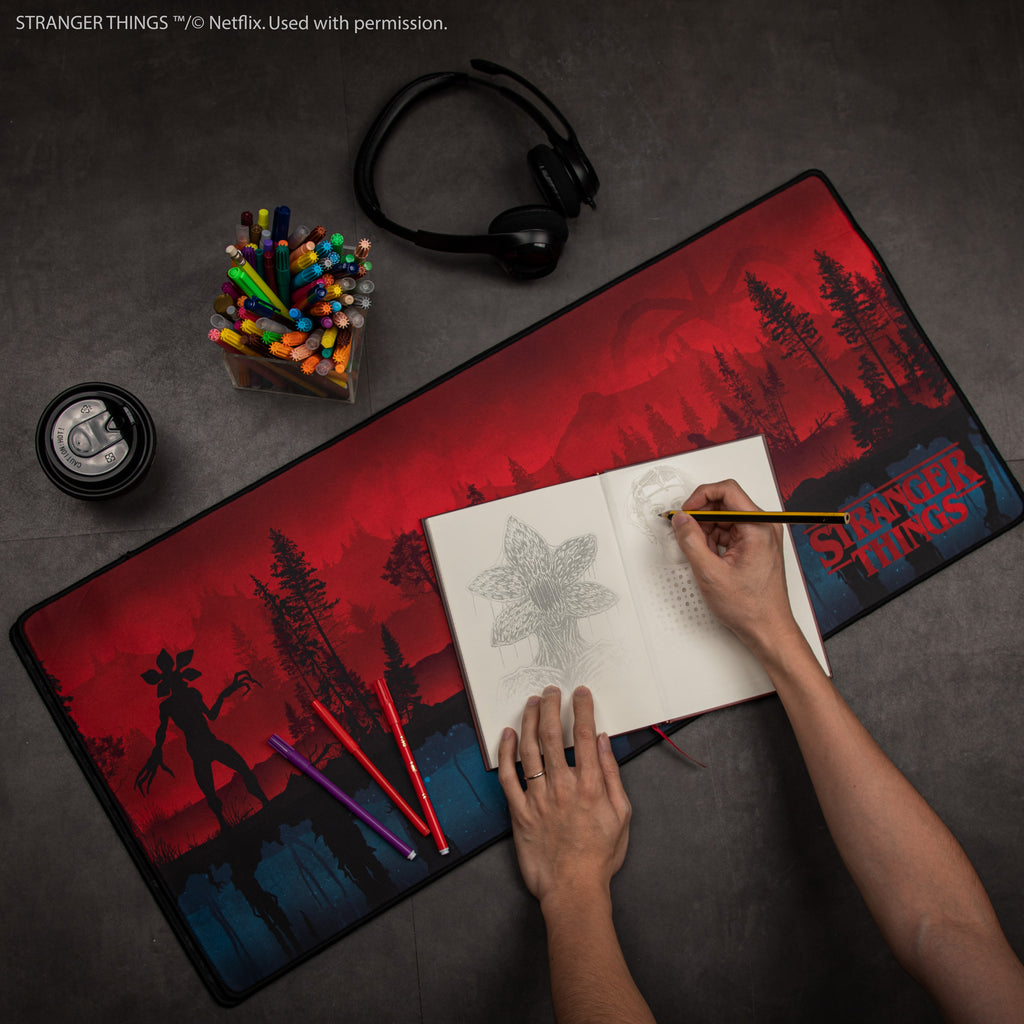 Mundo del Revés Desk Mat